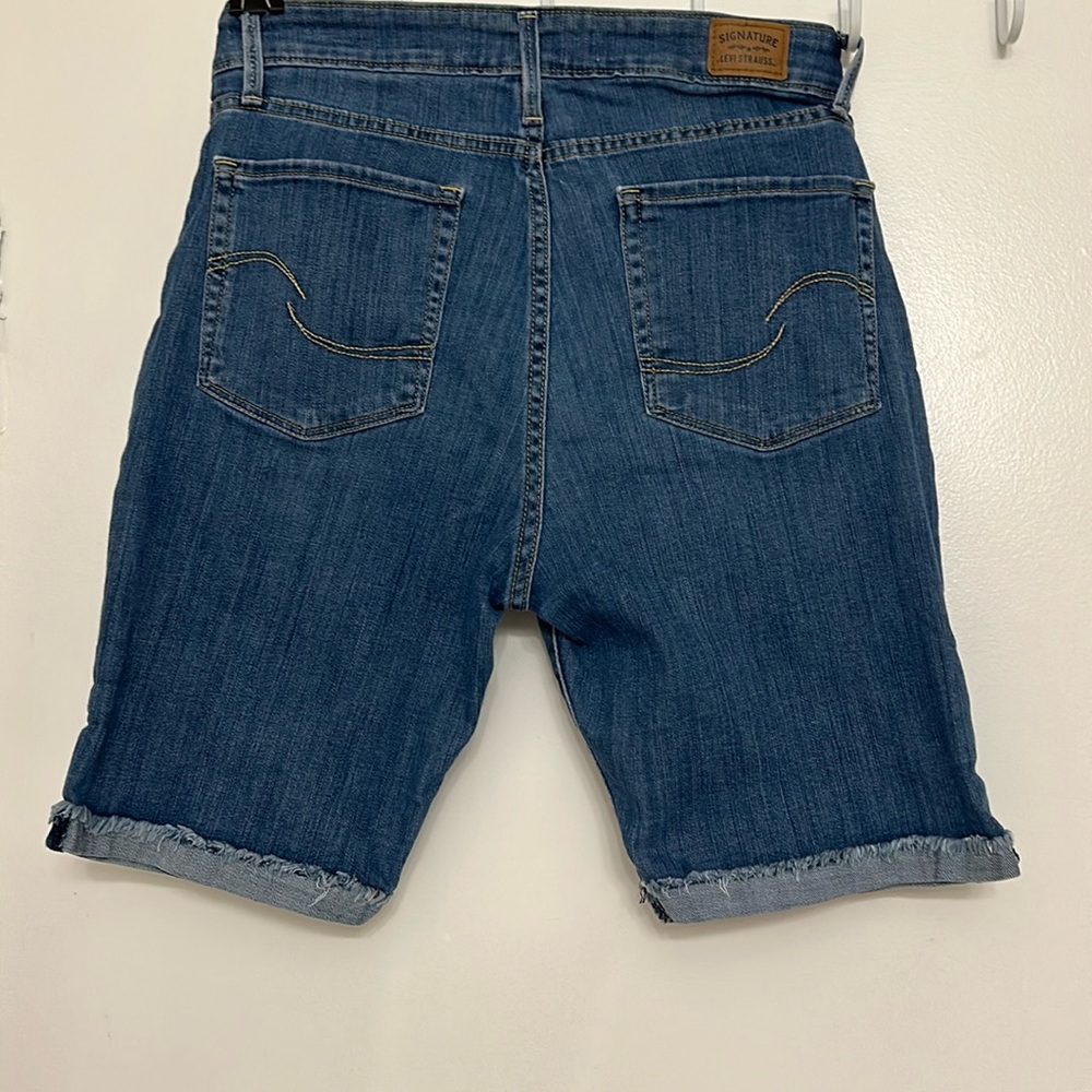 Levi’s Mid Rise Bermuda Shorts